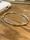 B1317 Twisted Bangle