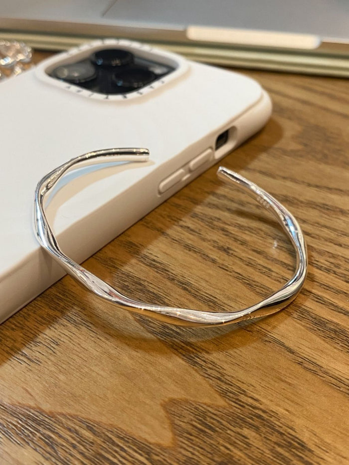 B1317 Twisted Bangle