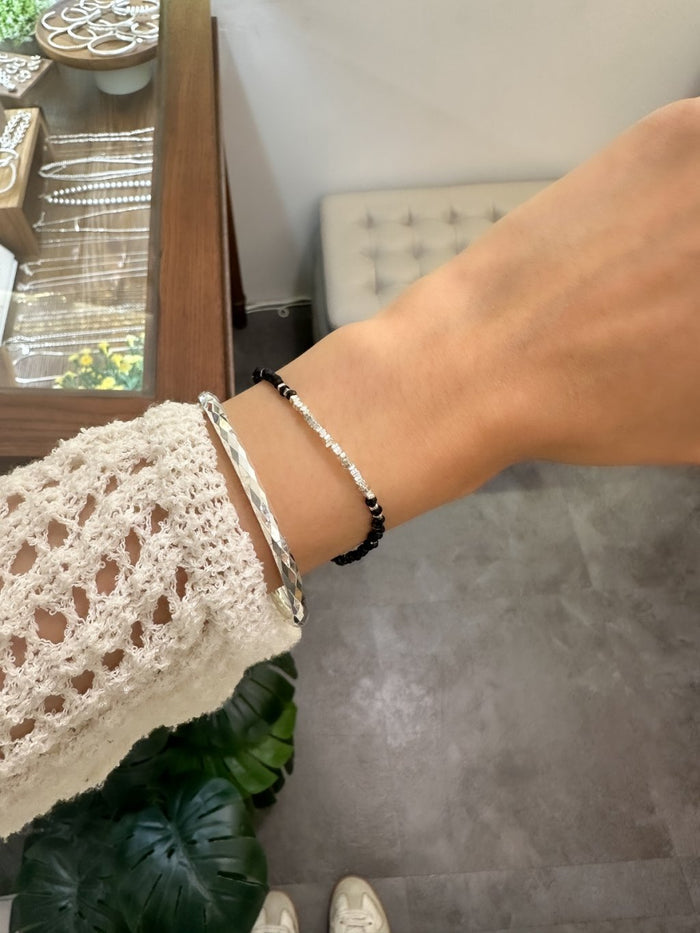 B1460 Black Point Crushed Silver Bracelet