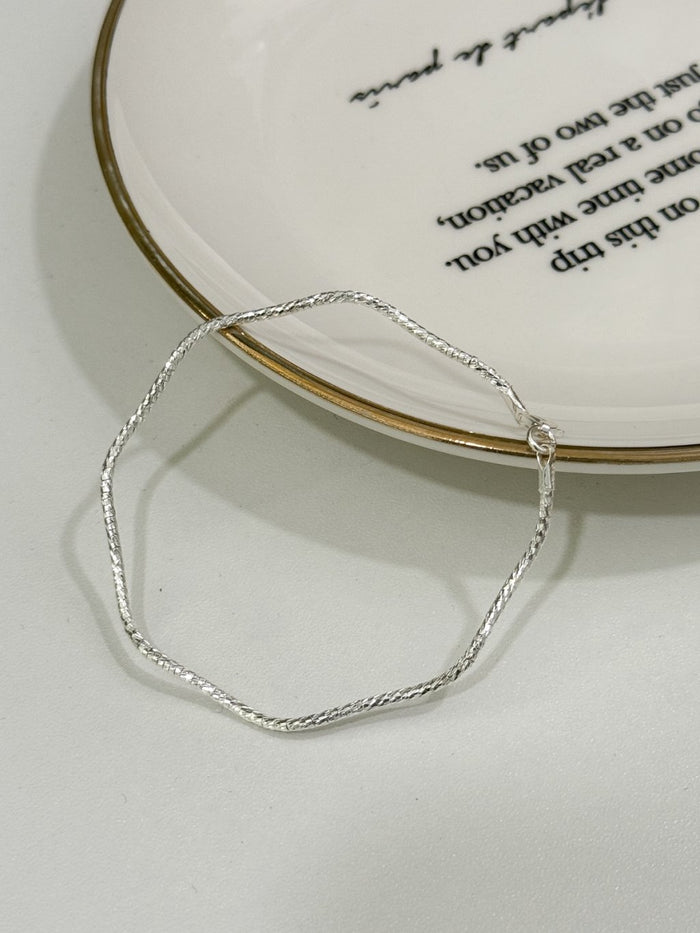 B1495 Wavy Polished Rigid Bracelet