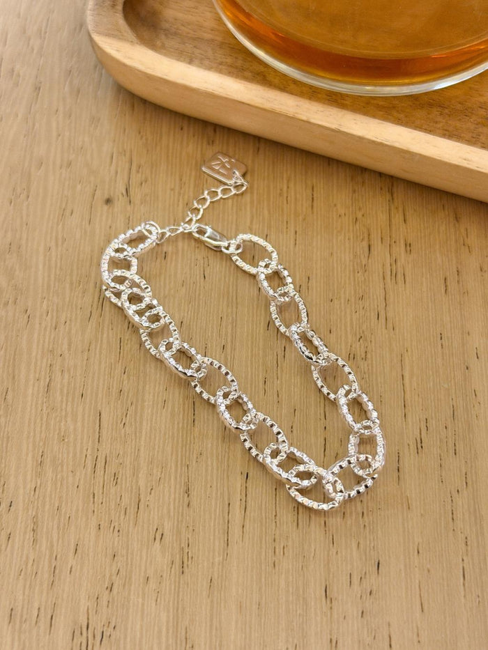 B1536 Dotted Oval Chain Bracelet