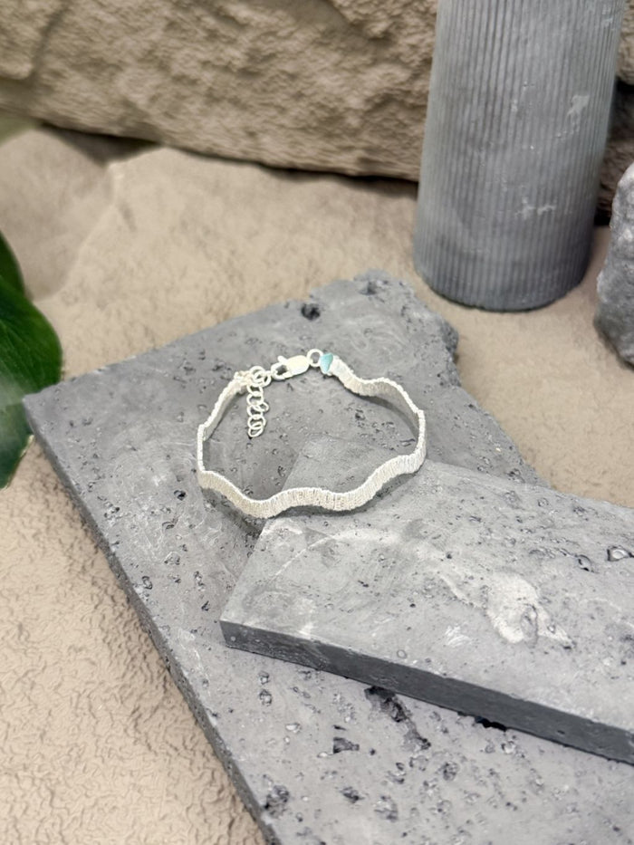 B1558 Wave Wire Bracelet