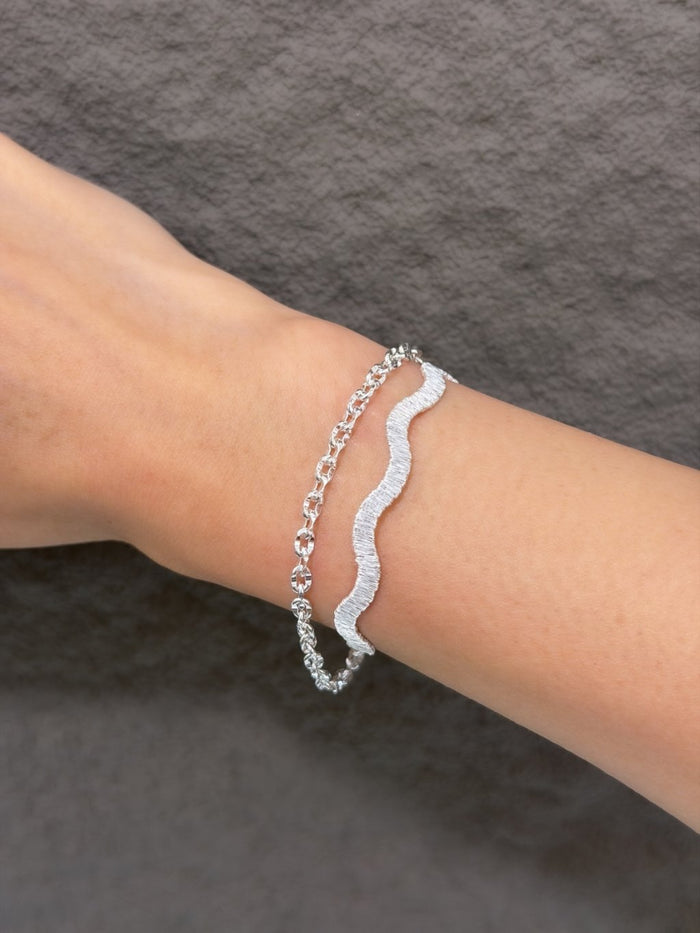 B1558 Wave Wire Bracelet