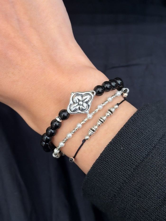 B1563 6mm Black Agate Rhombus Clover Bracelet