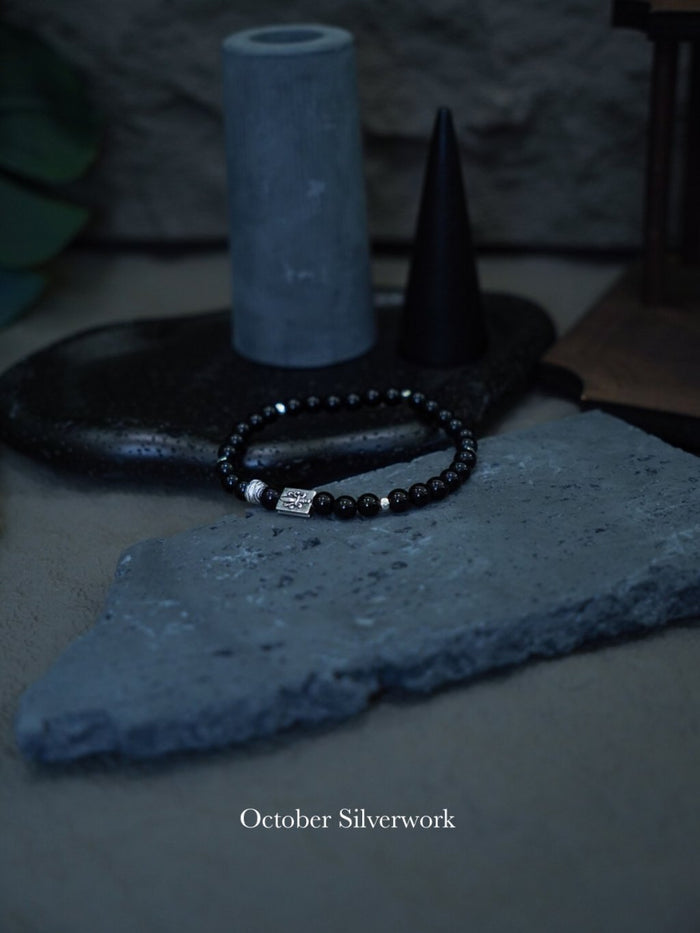 B1567 6mm Men's Black Onyx Cross Elastic Bracelet