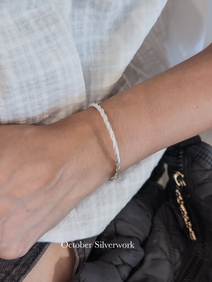 B1576 Italian Silk Thread Twisted Bracelet