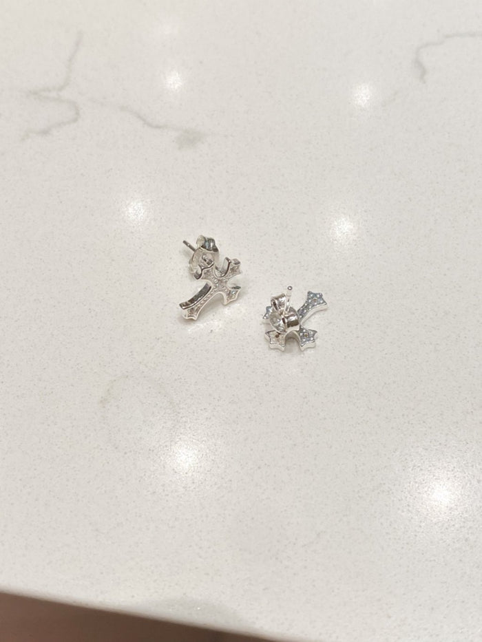 E1372 White Cubic Zirconia Cross Earrings