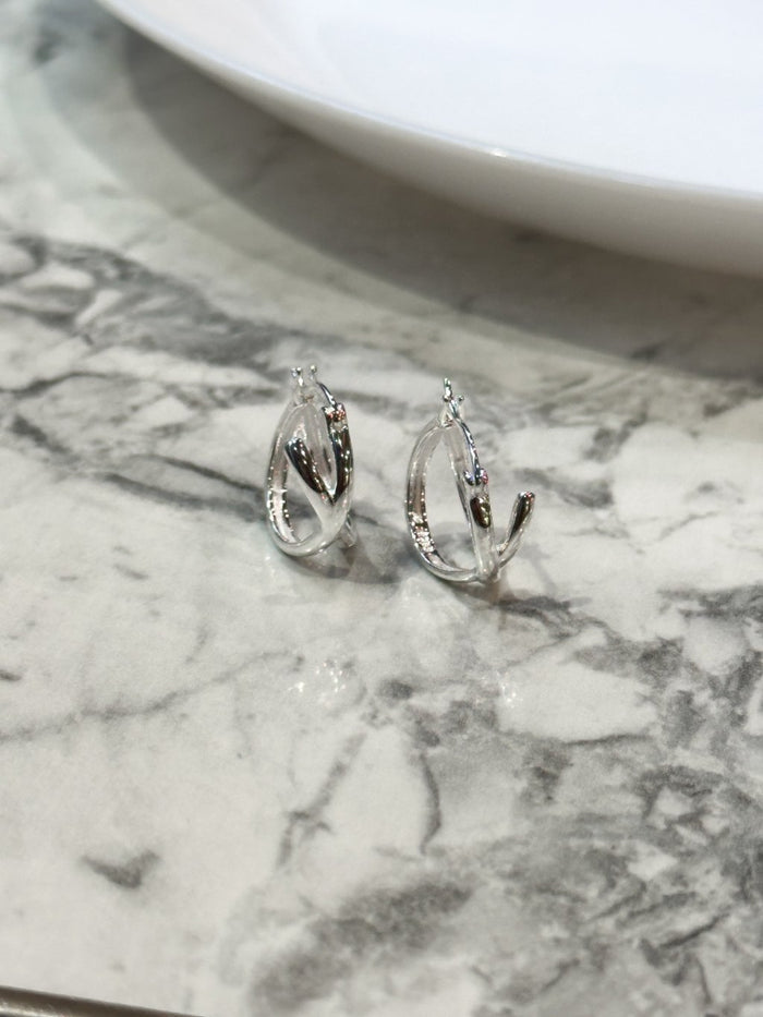 E1411 Crisscross Hoop Earrings