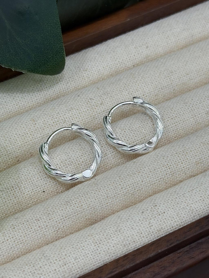E1472 Twisted Stripe Hoop Earrings