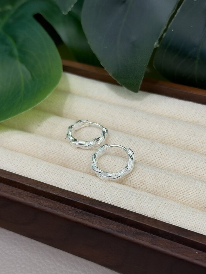 E1472 Twisted Stripe Hoop Earrings
