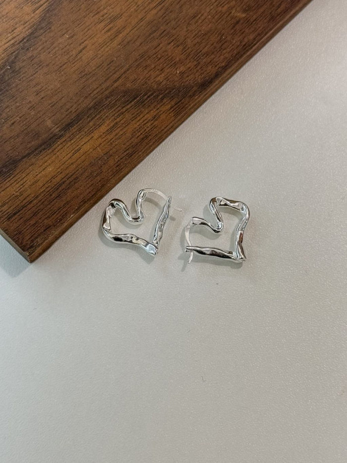 E1476 Ribbon Heart Earrings