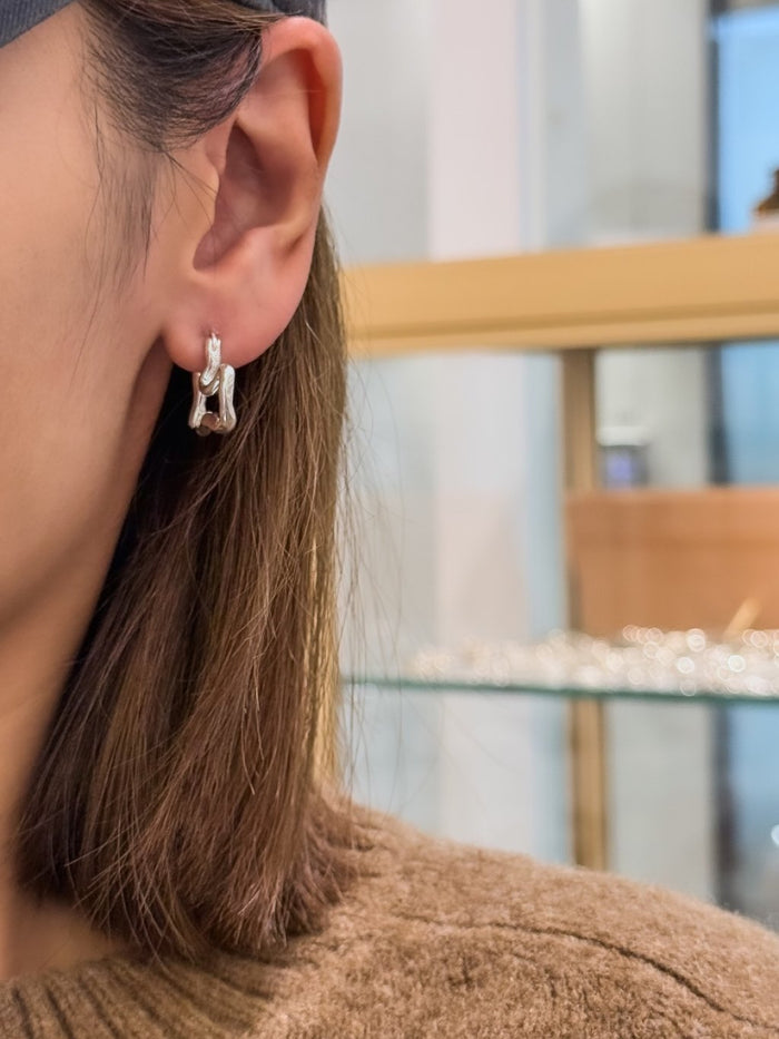 E1476 Ribbon Heart Earrings