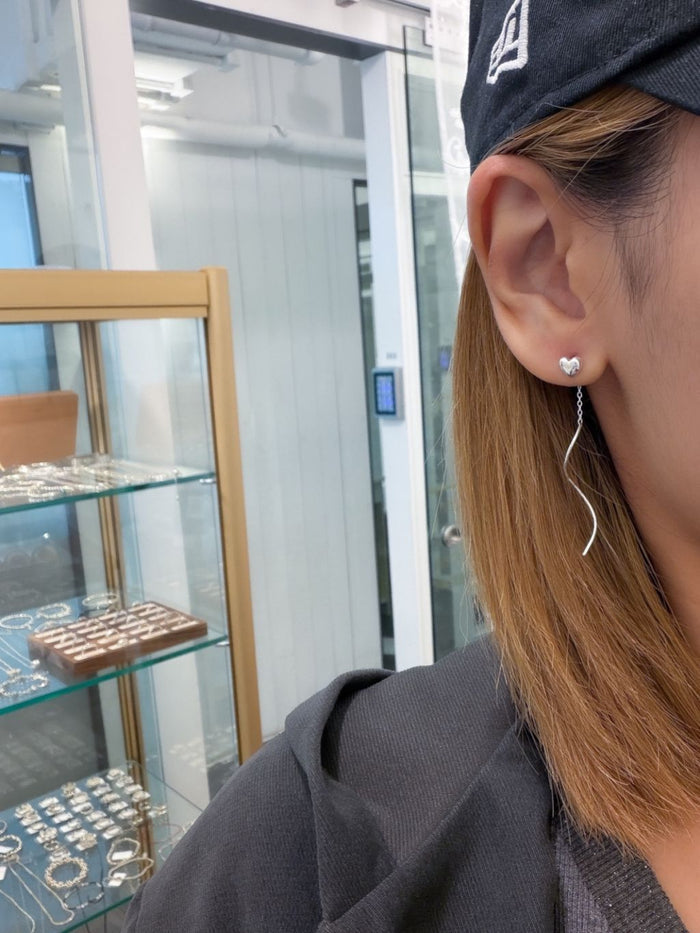 E1478 Wavy Heart Earrings