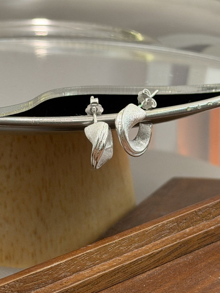 E1482 Frosted and Polished Twisted Hoop Earrings