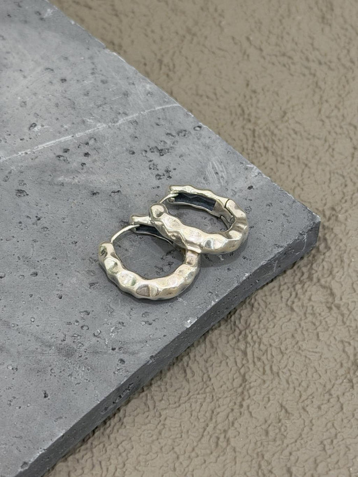 E1485 Hammered Antique Earrings