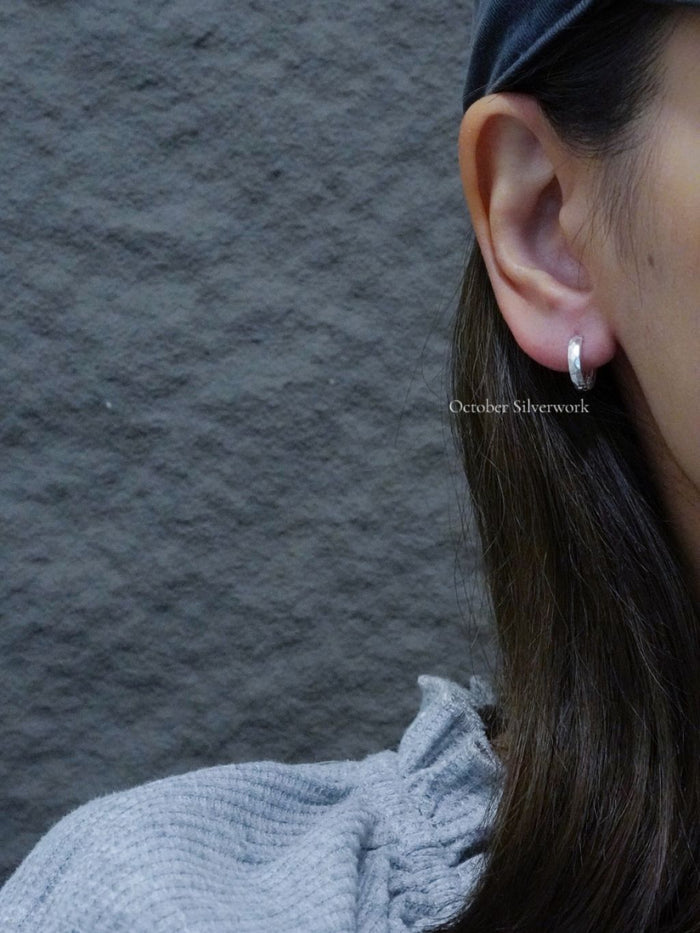 E1492 Cut Out Earrings