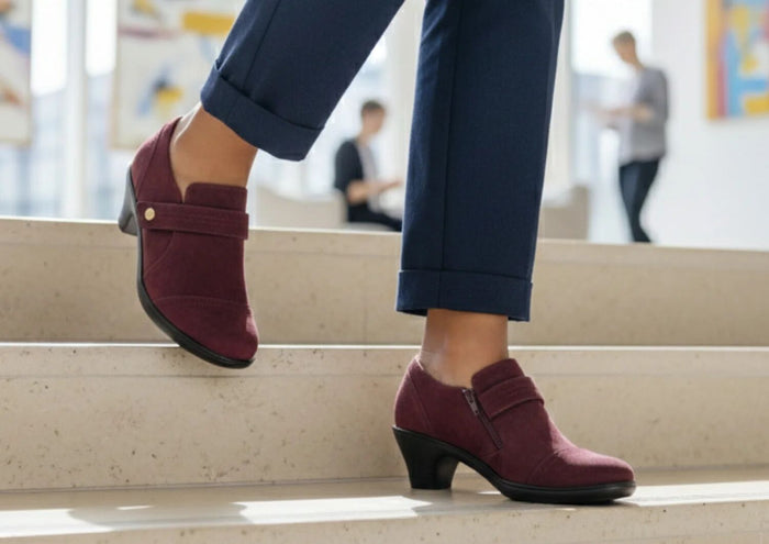 Eva – Warme Tiefe in leuchtendem Merlot  - By Qivii