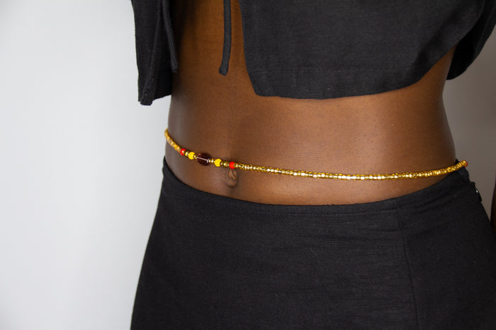 How to wear golden gem waist beads in golden tones from Tòma Lina – handmade body jewelry