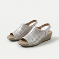 Hazel – Schimmernde Eleganz in metallic Platin  - By Qivii