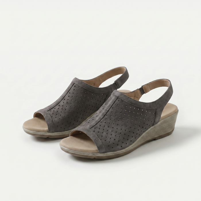 Hazel – Schimmernde Eleganz in metallic Platin  - By Qivii