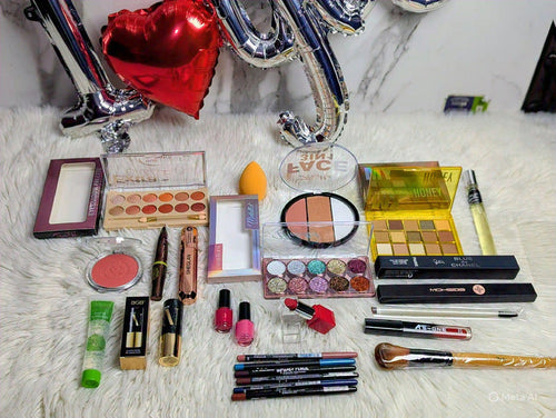 "Love Deal Makeup Gift Set