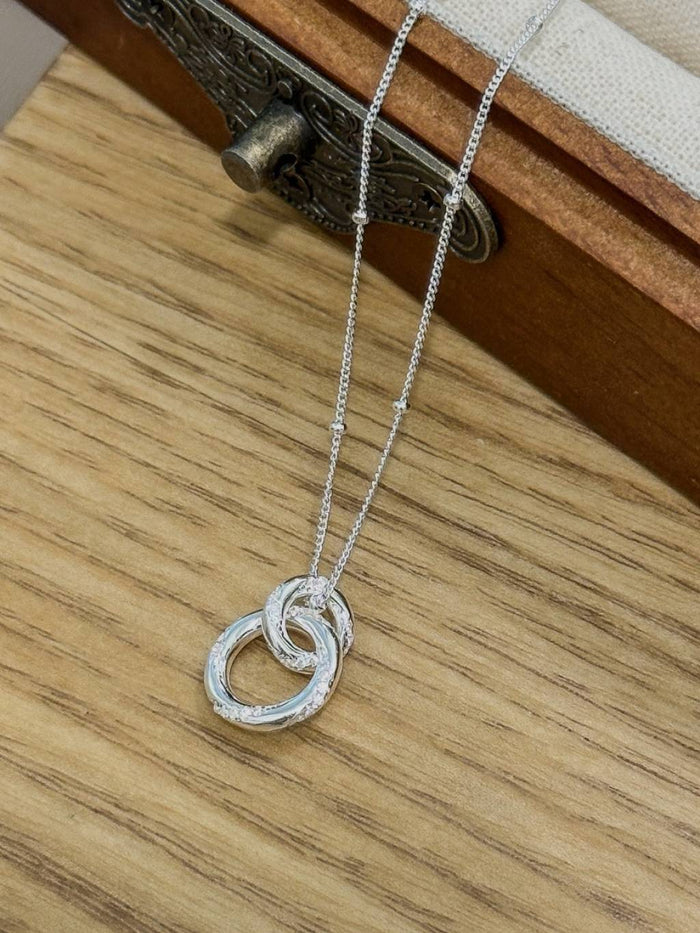 N1311 Intertwined Circle Zircon Necklace
