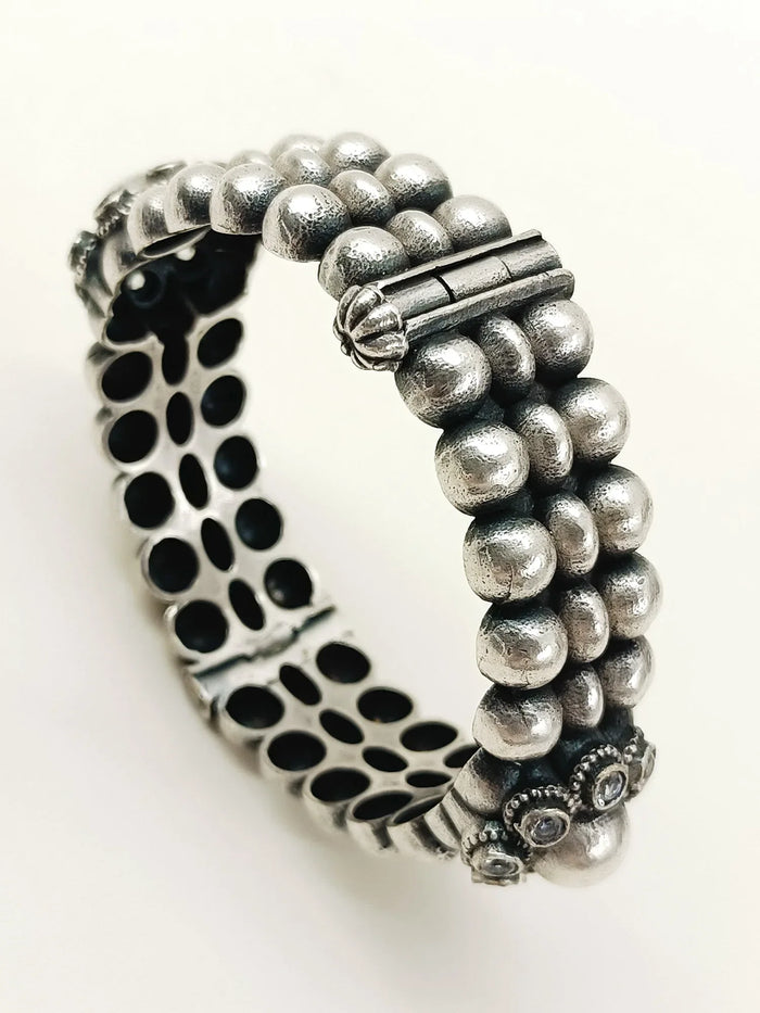 Pradayini Plain Oxidized Kada