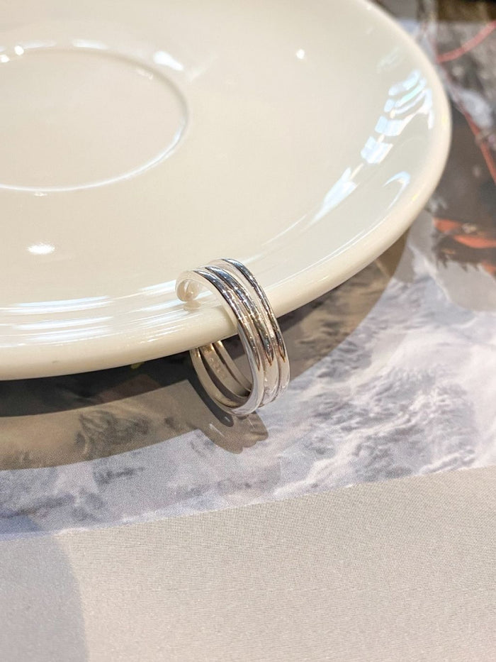R1417 Smooth Triple Ring