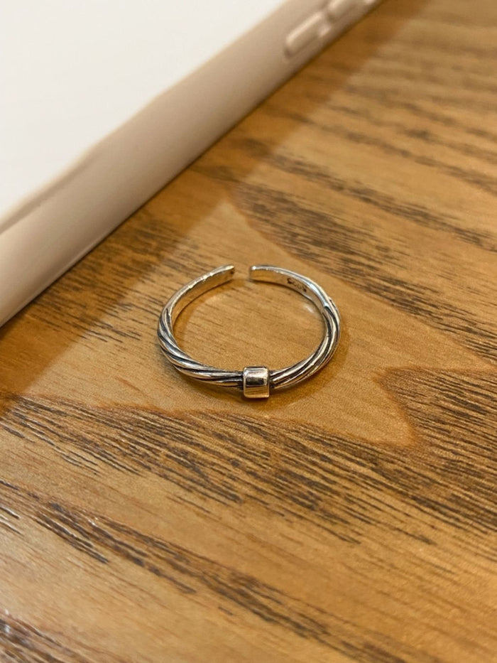 R1430 Twirl Cube Ring