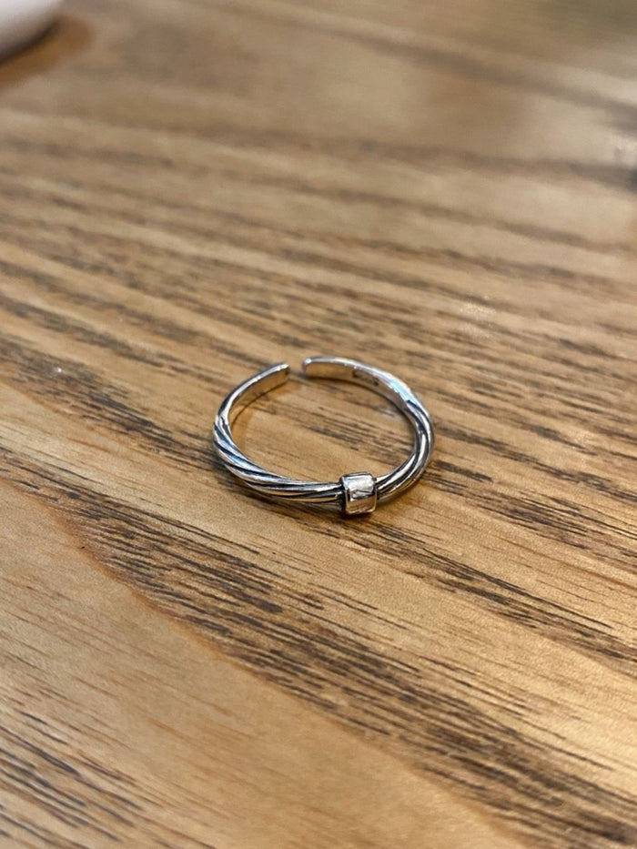 R1430 Twirl Cube Ring