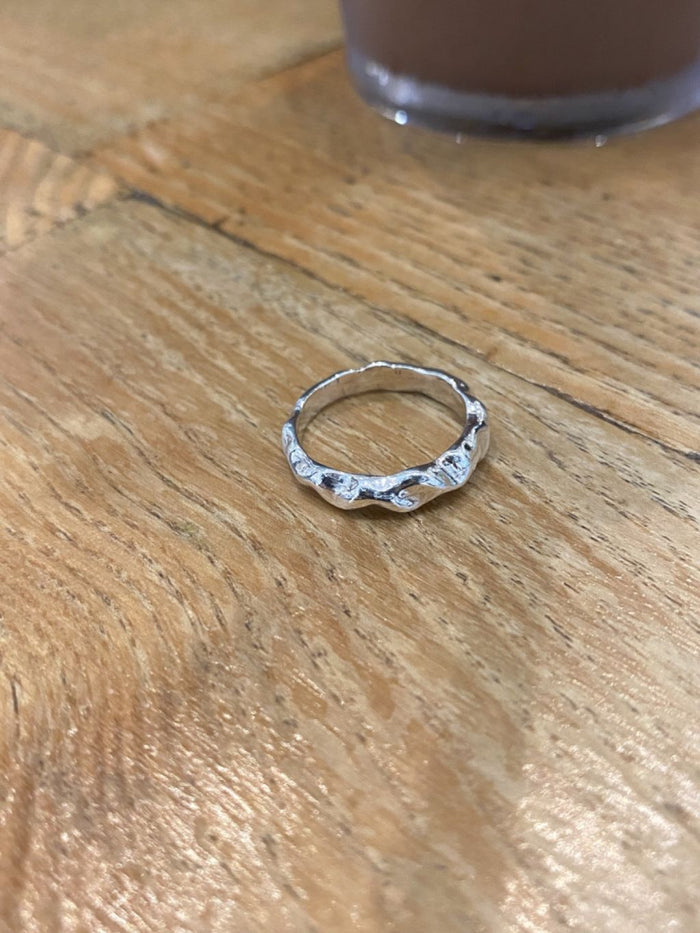 R1554 Rock-Inspired Petite Ring