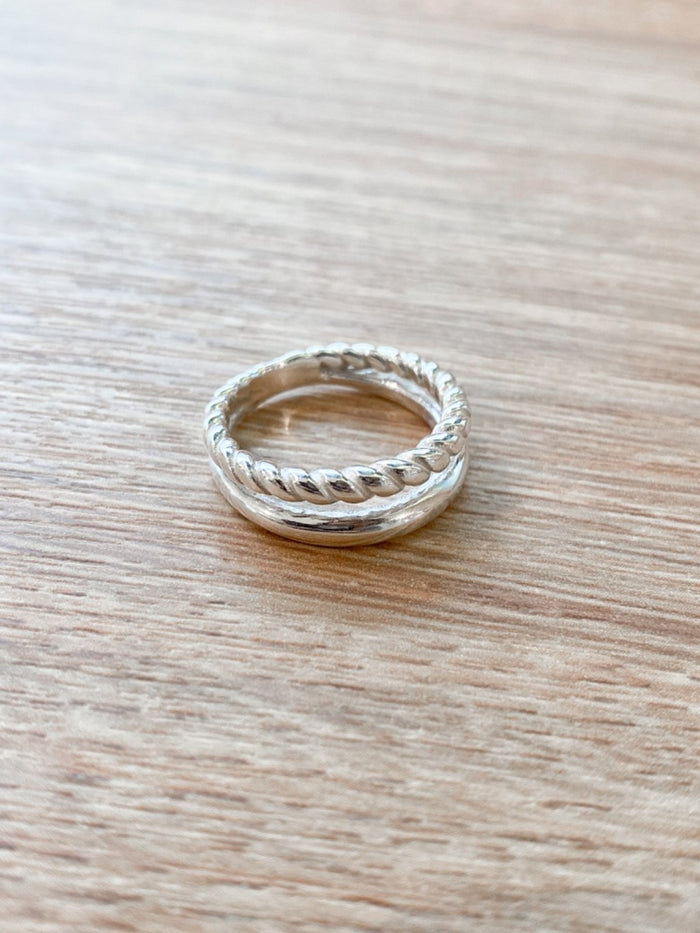 R1577 Twisted Smooth Double Layer Ring