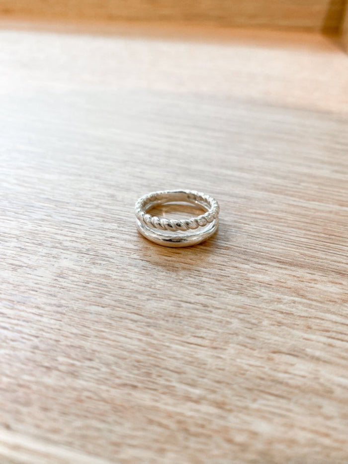 R1577 Twisted Smooth Double Layer Ring