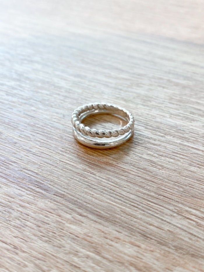 R1577 Twisted Smooth Double Layer Ring