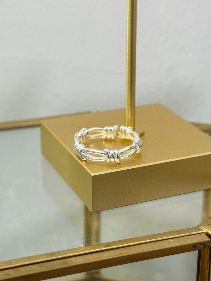R1584 Knot Ring