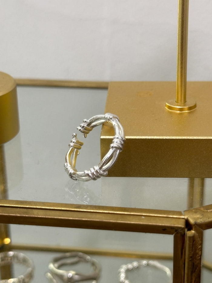 R1584 Knot Ring