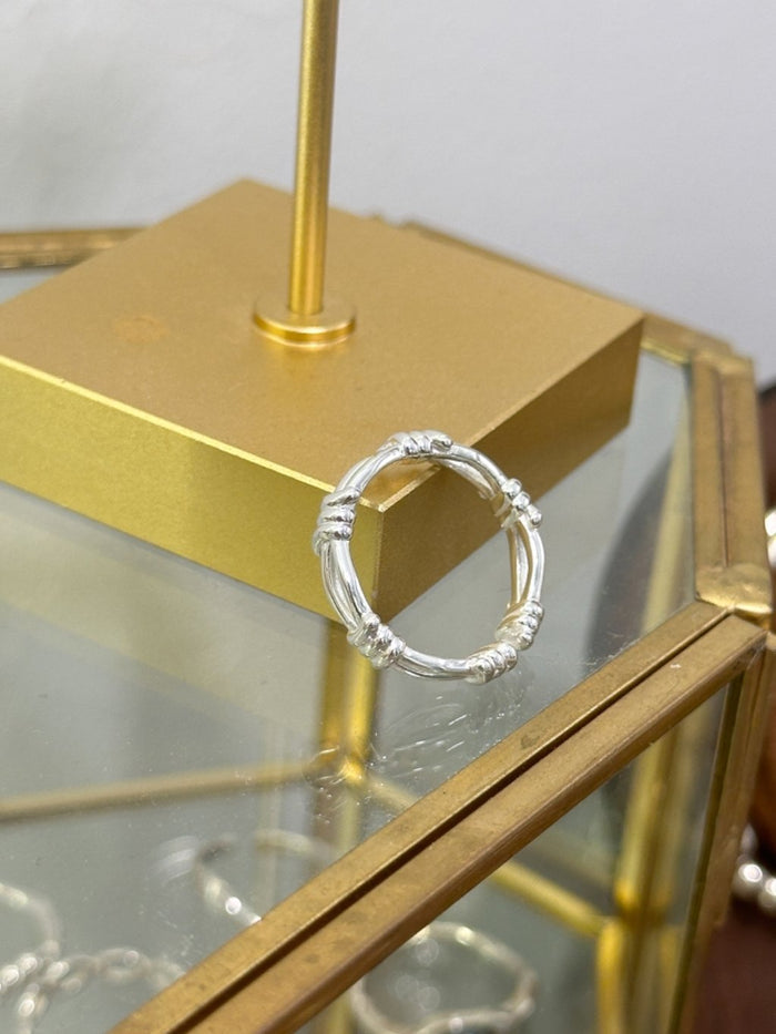 R1584 Knot Ring