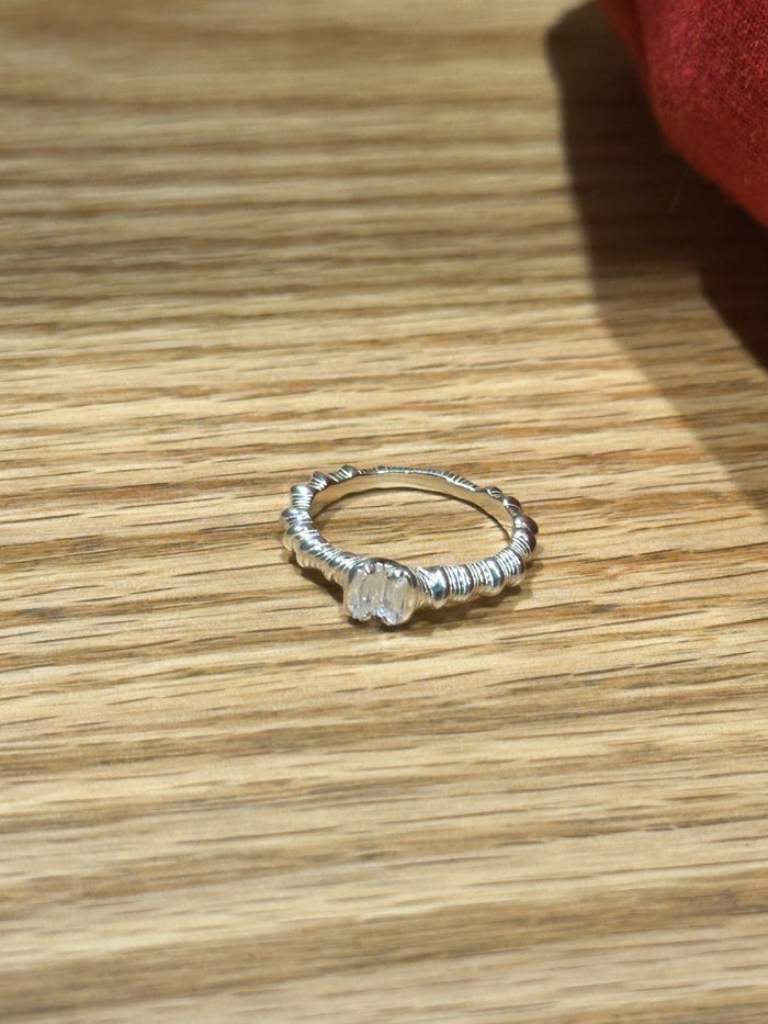 R1622 Zircon Horn Ring