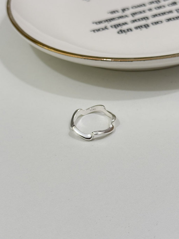 R1664 Small Wave Ring