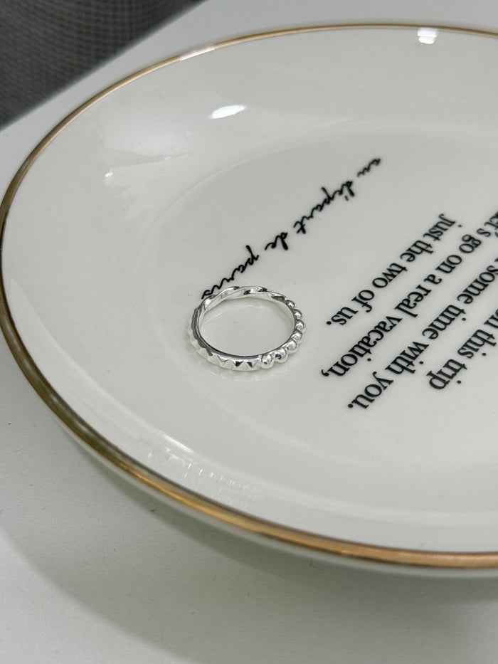 R1665 Polka Dot Twist Ring