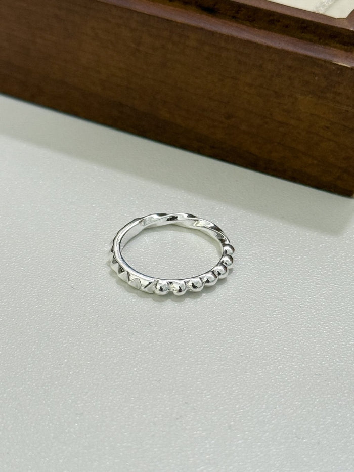R1665 Polka Dot Twist Ring