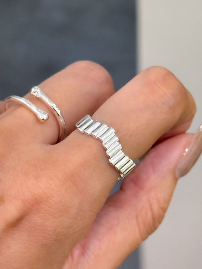 R1688 Wavy Bullet Ring