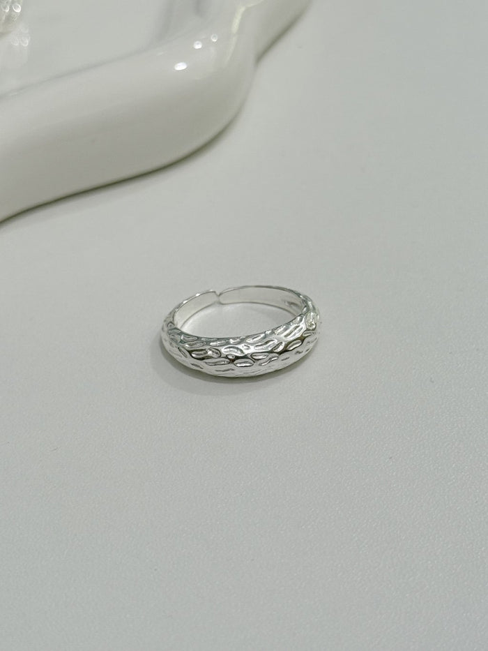 R1692 Embossed Matte Oval Ring