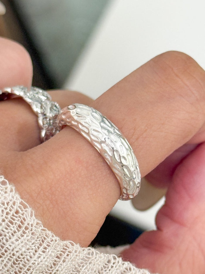R1692 Embossed Matte Oval Ring