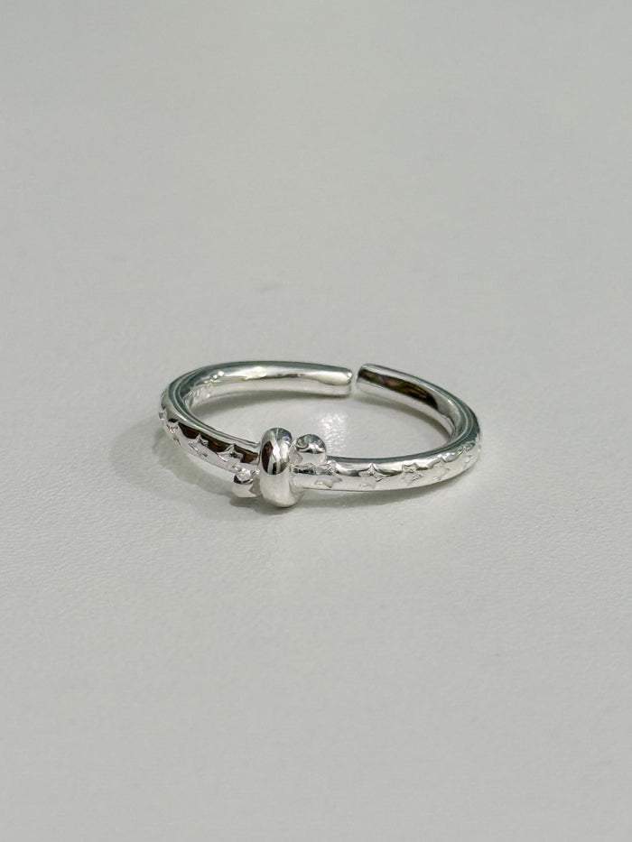 R1700 Knotted Star Pattern Ring