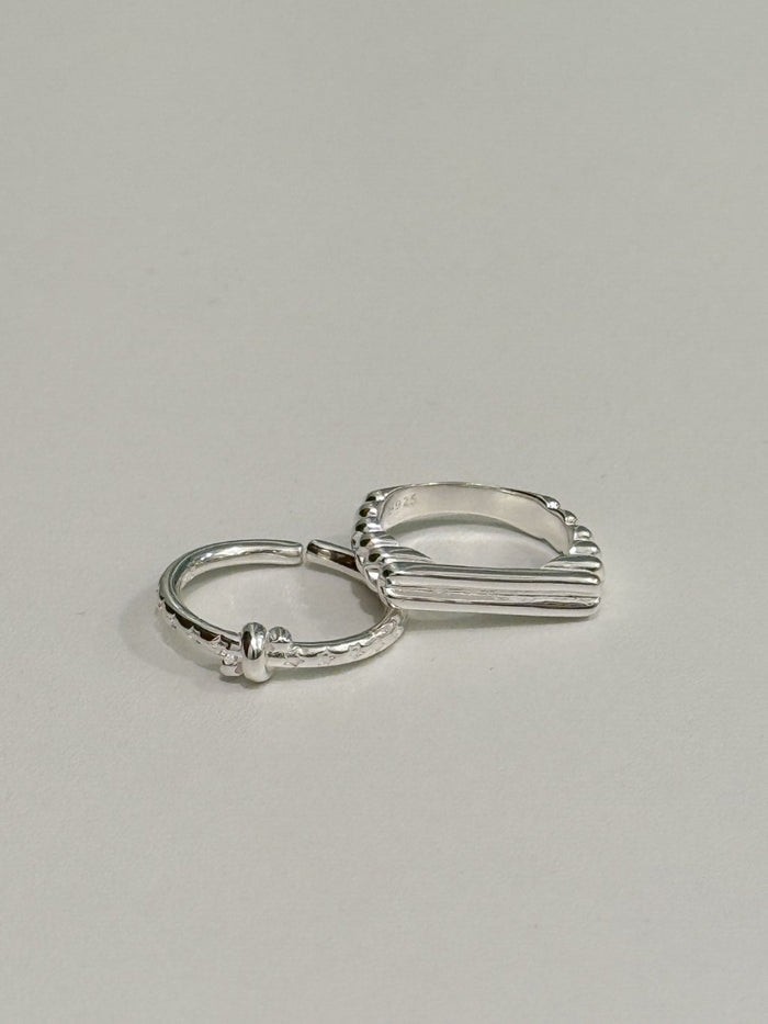 R1700 Knotted Star Pattern Ring