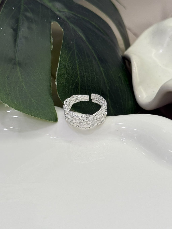 R1711 Linear Lace Ring