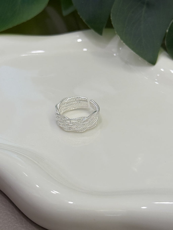 R1711 Linear Lace Ring