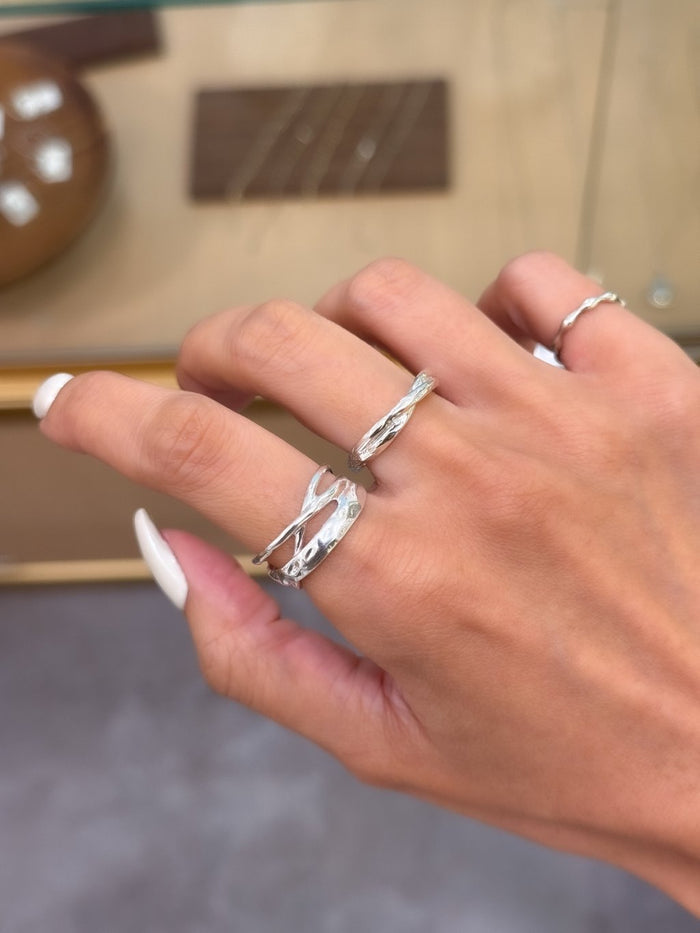 R1716 Thick and Thin Intersecting Lines Ring