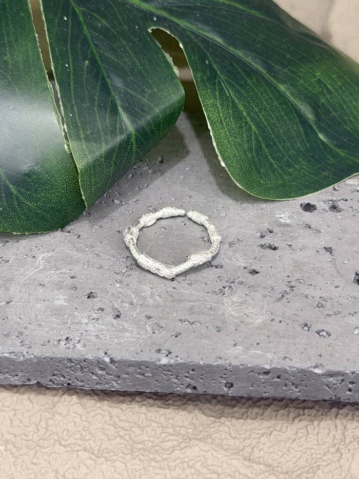 R1765 Iris Wavy Bamboo Ring
